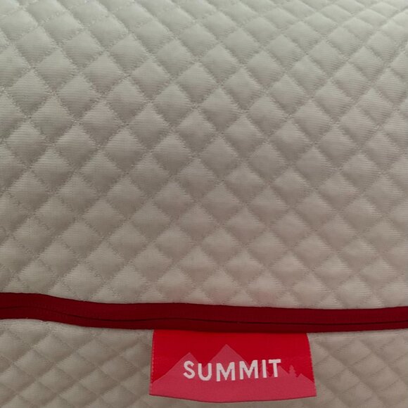 Douglas King Size Mattress – Excellent Condition (1.5 Years Old) - Picture 2 of 4